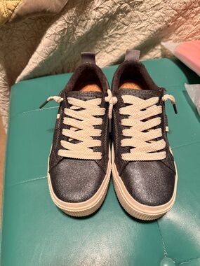 Reef Black Glitter Sneakers with Cream Laces